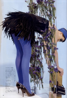 Mollie Sue Steenis-Gondi
Photo: Michael Baumgarten
For: Vogue Nippon, April 2007
