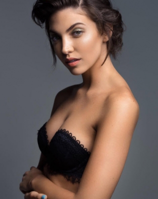 Bianca Alexa
Photo: Gianni Skolnick 
For: Nude & Noir Cosmetics
