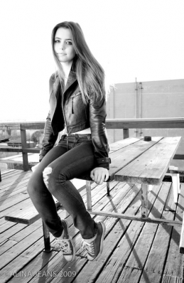 Nicole Linkletter
Photo: Mark Tierney
For: Alina Jeans
