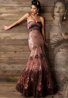 Jaslene Gonzalez
For: Mac Duggal Couture
