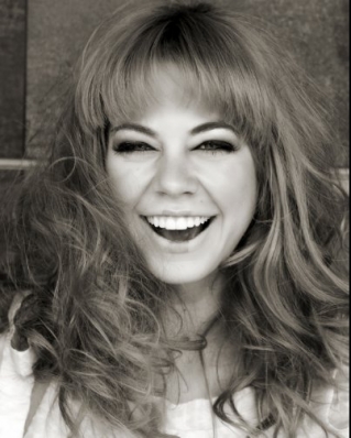 Analeigh Tipton
Photo: Lesley Bryce
For: Troix Magazine, February 2011
