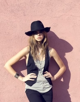 Analeigh Tipton
For: RVCA
