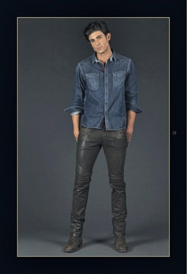 Matthew Smith
For: Robin's Jeans
