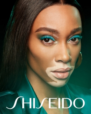 Chantelle Young
Photo: Miguel Reveriego
For: Shiseido
