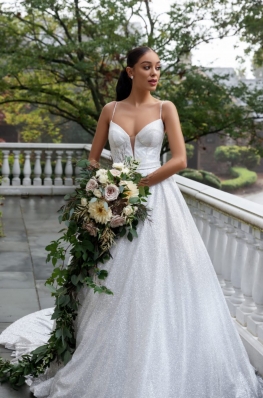 Gabrielle Kniery
Photo: Amy Anaiz
For: Kleinfeld Bridal 2021 Campaign
