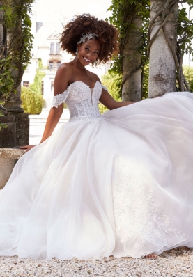 ShaRaun Brown
For: Morilee Wedding Dresses | Morilee Signature Collection
