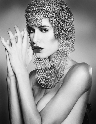 Jaslene Gonzalez
Photo: Marcelo Cantu
For: glass-book Magazine, Issue Four
