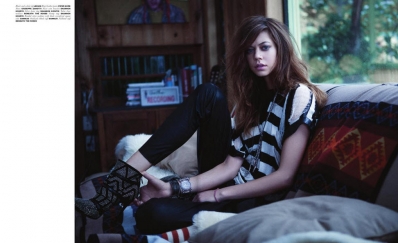 Analeigh Tipton
Photo: Mike Piscitelli
For: Malibu Magazine, December 2012/January 2013
