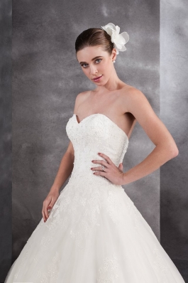 Laura Kirkpatrick
For: Novias de EspaÃ±a, 2015 Collection
