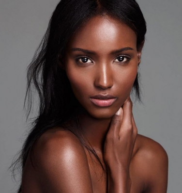 Fatima Siad
Photo: Nicole Bentley
For: Becca Cosmetics, 2015 Campaign
