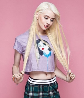 Allison Harvard
For: CAT X BENCH
Photo: Mau Mauricio
