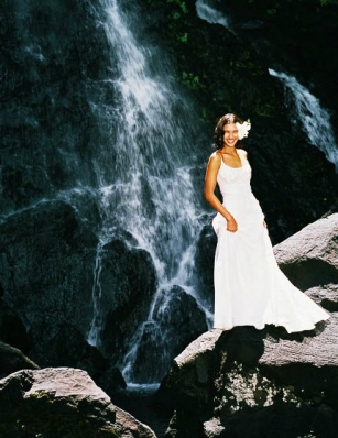 Claire Unabia
Photo: Linny Morris Cunningham
For: Islands Weddings & Honeymoons, Spring/Summer 2002
