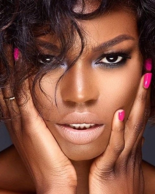 Eugena Washington
Photo: Snaps Studio
