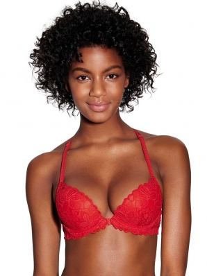 Eboni Davis
For: VS Pink
