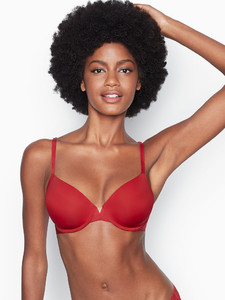 Eboni Davis
For: Victoria's Secret
