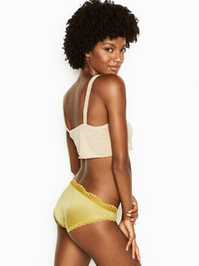 Eboni Davis
For: Victoria's Secret
