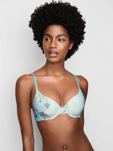 Eboni Davis
For: Victoria's Secret
