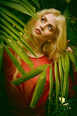 Allison Harvard
For: Francis Libiran
Photo: Mau Mauricio
