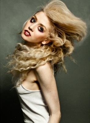 Allison Harvard
Photo: Gee Plamenco
