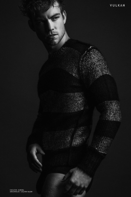 Dustin McNeer
Photo: Ahmad Barber
For: "Vulkan Magazine Online"
