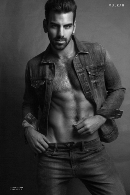 Nyle DiMarco
Photo: Balthier Corfi
For: "Vulkan Magazine Online"
