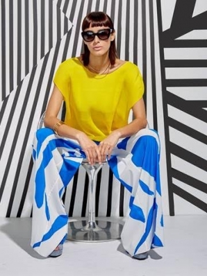 Margaux Brooke 
Photo: Adrian Nina
For: "Sunglass Hut -Start with the Shades: Pop of Color Edition- Campaign"
